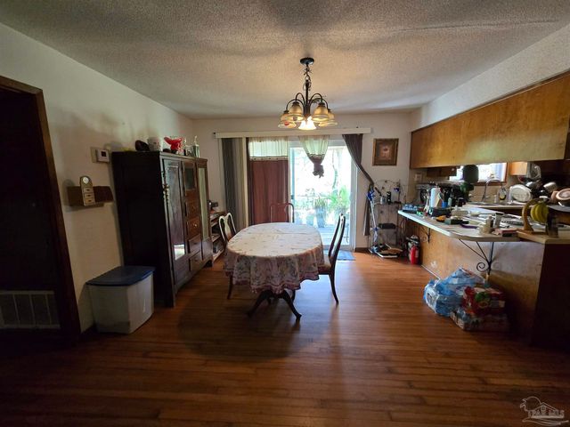 1210 Suburban Dr, Pensacola, FL 32505