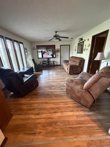 1413 Mine Street, Nashville, AR 71852