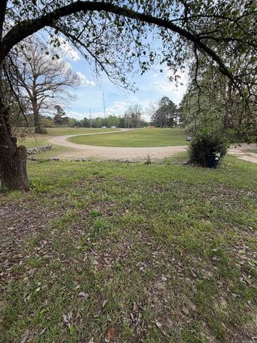 1413 Mine Street, Nashville, AR 71852