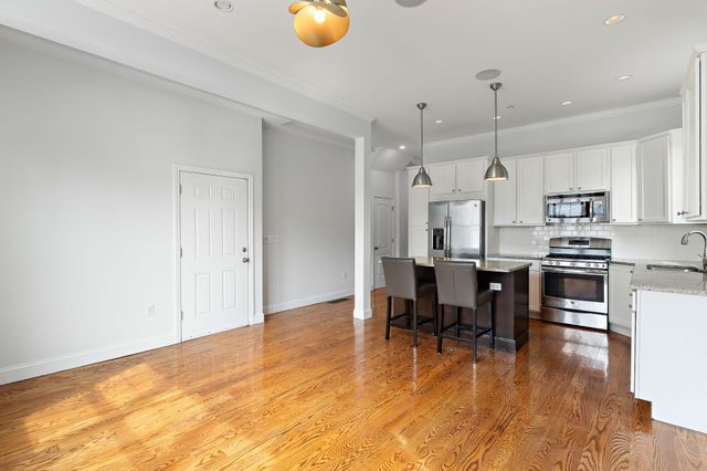 306 Maverick St 1, Boston, MA 02128