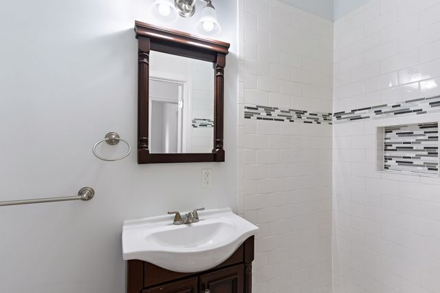 306 Maverick St 1, Boston, MA 02128