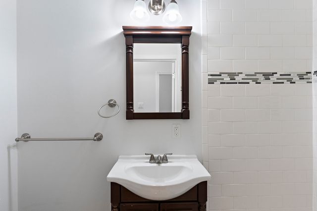 306 Maverick St 1, Boston, MA 02128