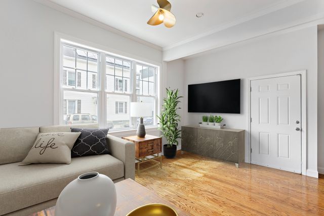 306 Maverick St 1, Boston, MA 02128