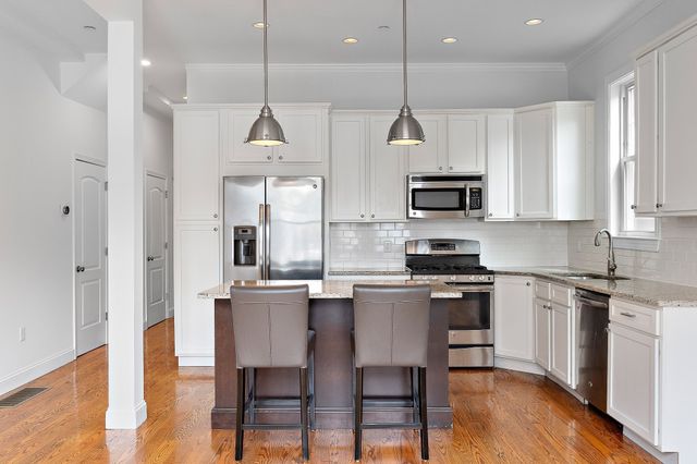306 Maverick St 1, Boston, MA 02128