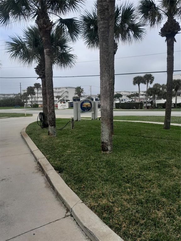 Image 12 of property listing at 4860 S ATLANTIC AVENUE 201, New Smyrna Beach, FL 32169