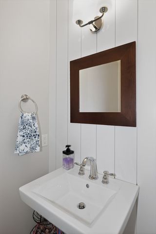 17 Stonebrook Ct, Southborough, MA 01772