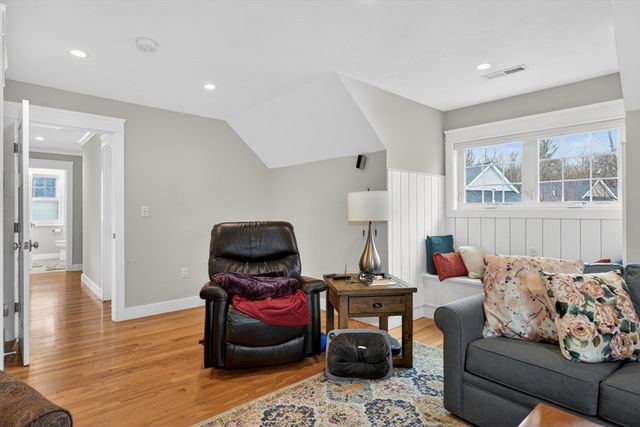 17 Stonebrook Ct, Southborough, MA 01772