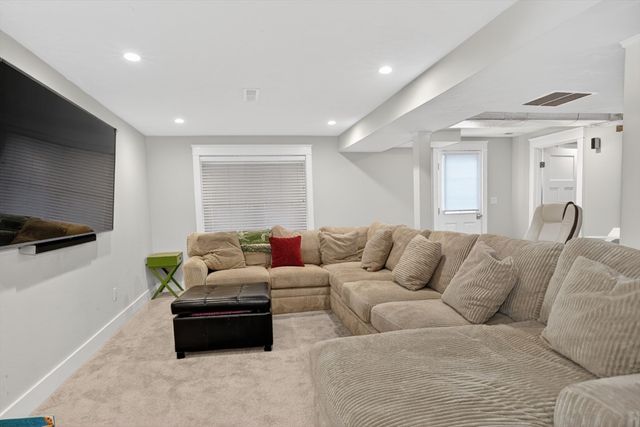 17 Stonebrook Ct, Southborough, MA 01772