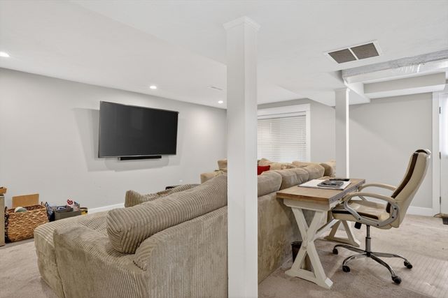 17 Stonebrook Ct, Southborough, MA 01772