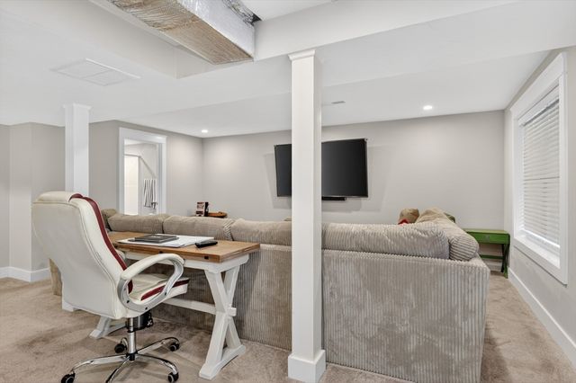 17 Stonebrook Ct, Southborough, MA 01772