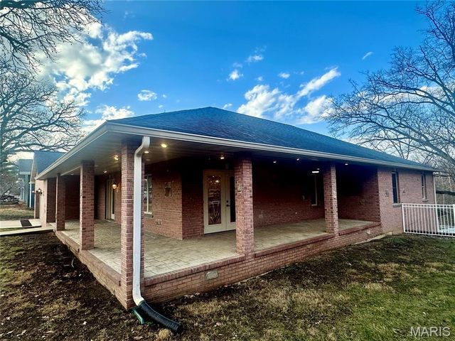 203 Lakeside Drive, Bethalto, IL 62010