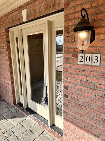 203 Lakeside Drive, Bethalto, IL 62010