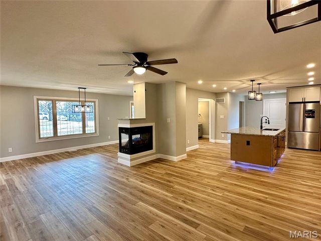 203 Lakeside Drive, Bethalto, IL 62010