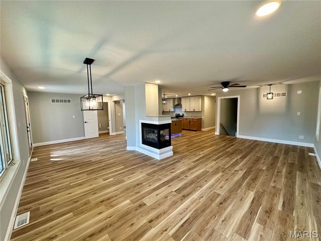 203 Lakeside Drive, Bethalto, IL 62010