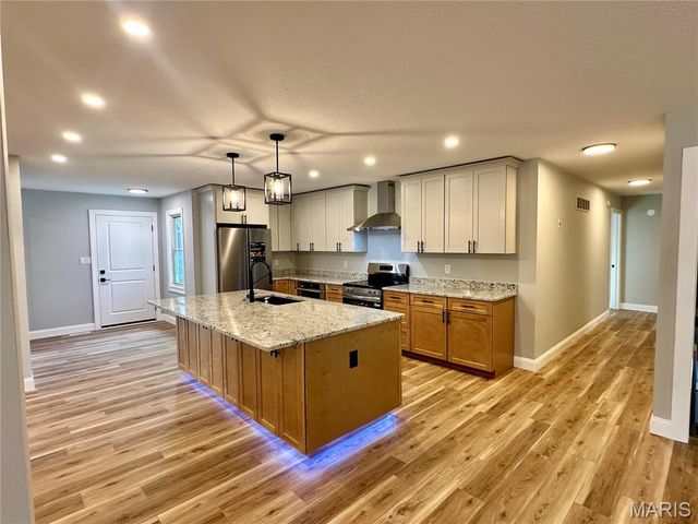 203 Lakeside Drive, Bethalto, IL 62010