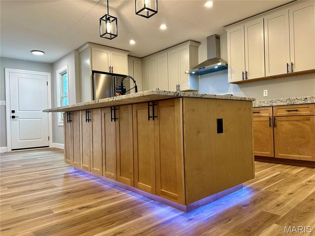 203 Lakeside Drive, Bethalto, IL 62010