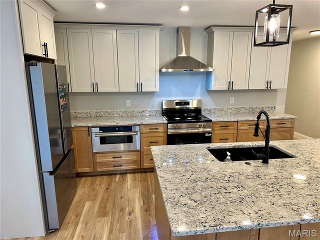 203 Lakeside Drive, Bethalto, IL 62010