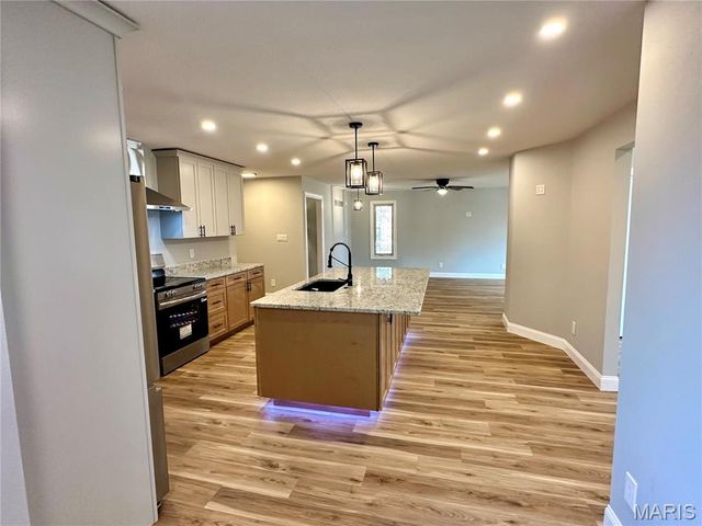 203 Lakeside Drive, Bethalto, IL 62010