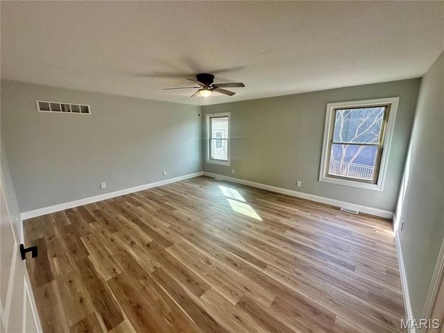 203 Lakeside Drive, Bethalto, IL 62010