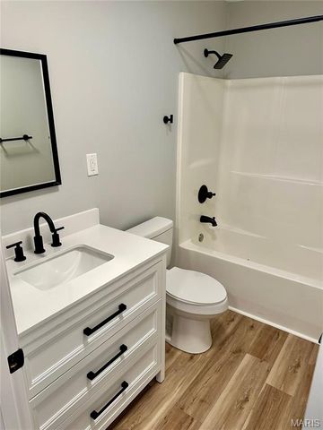 203 Lakeside Drive, Bethalto, IL 62010