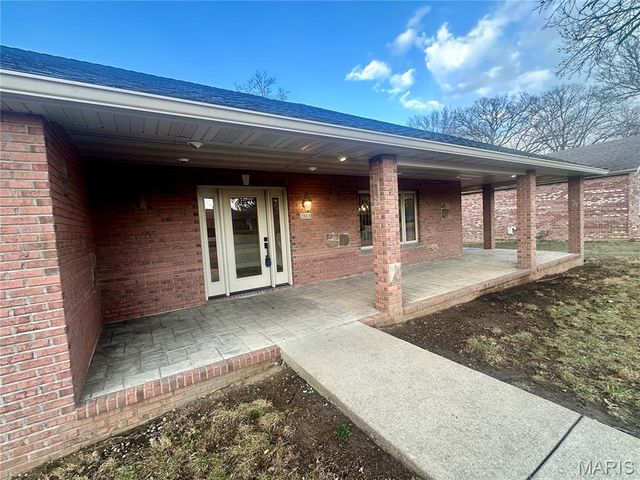 203 Lakeside Drive, Bethalto, IL 62010