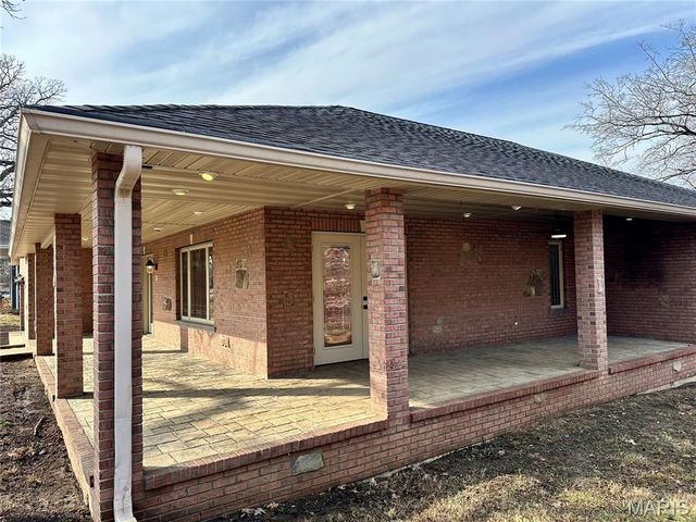 203 Lakeside Drive, Bethalto, IL 62010