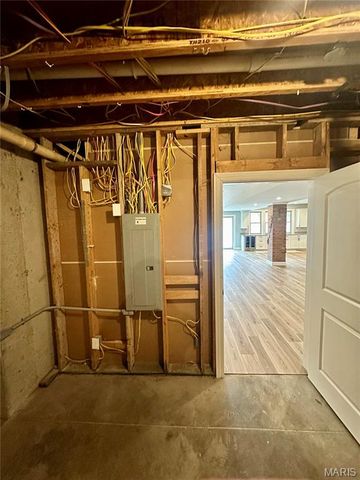 203 Lakeside Drive, Bethalto, IL 62010