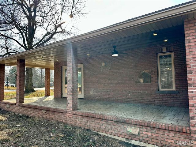 203 Lakeside Drive, Bethalto, IL 62010