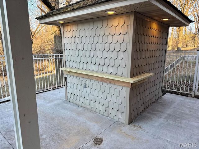 203 Lakeside Drive, Bethalto, IL 62010