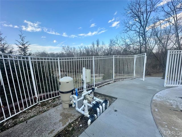 203 Lakeside Drive, Bethalto, IL 62010