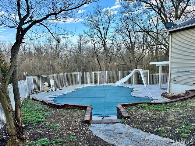 203 Lakeside Drive, Bethalto, IL 62010