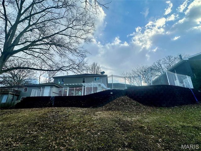 203 Lakeside Drive, Bethalto, IL 62010