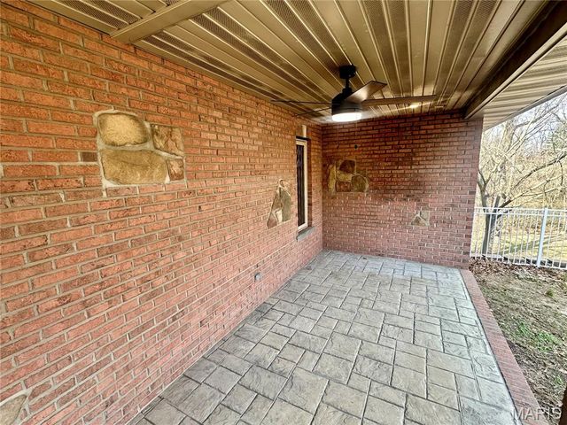 203 Lakeside Drive, Bethalto, IL 62010