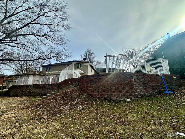 203 Lakeside Drive, Bethalto, IL 62010