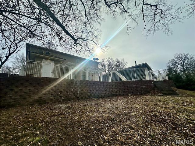 203 Lakeside Drive, Bethalto, IL 62010