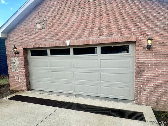 203 Lakeside Drive, Bethalto, IL 62010