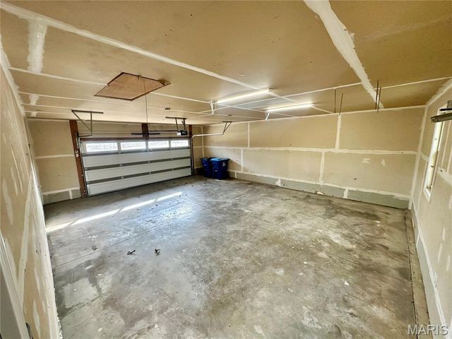 203 Lakeside Drive, Bethalto, IL 62010