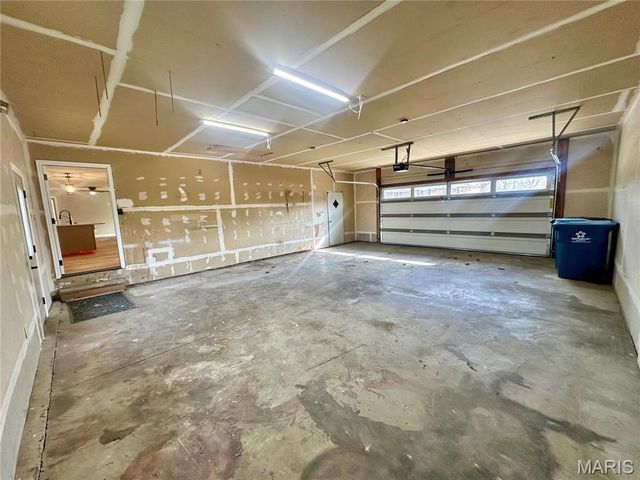 203 Lakeside Drive, Bethalto, IL 62010