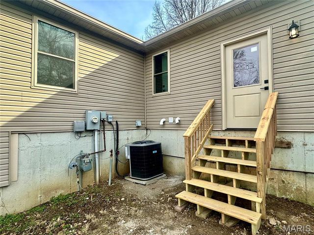 203 Lakeside Drive, Bethalto, IL 62010