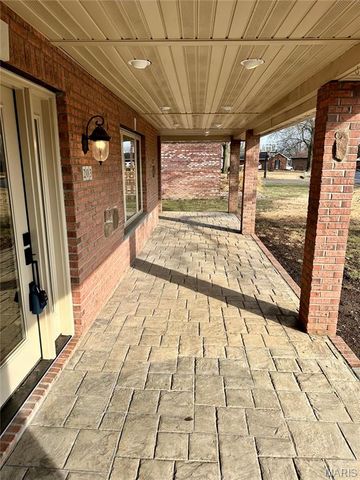 203 Lakeside Drive, Bethalto, IL 62010