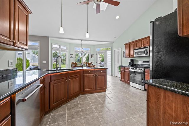 1131 Thorn Ridge Drive, Howell, MI 48843