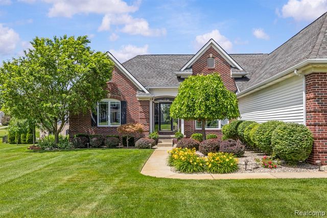 1131 Thorn Ridge Drive, Howell, MI 48843