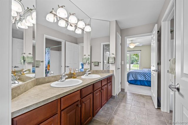 1131 Thorn Ridge Drive, Howell, MI 48843