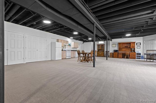 1131 Thorn Ridge Drive, Howell, MI 48843