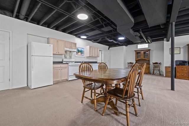 1131 Thorn Ridge Drive, Howell, MI 48843