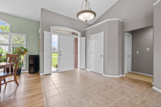 1131 Thorn Ridge Drive, Howell, MI 48843