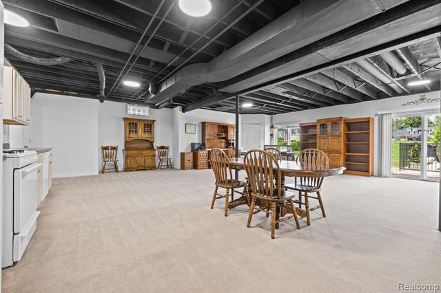 1131 Thorn Ridge Drive, Howell, MI 48843