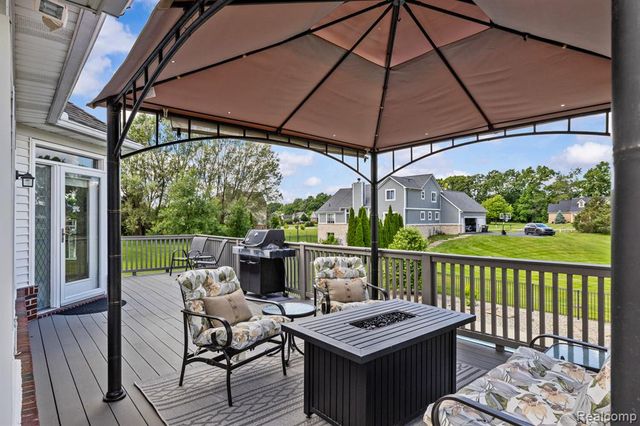 1131 Thorn Ridge Drive, Howell, MI 48843