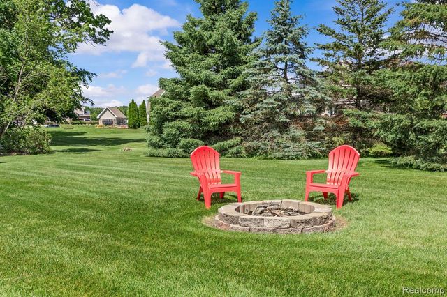 1131 Thorn Ridge Drive, Howell, MI 48843