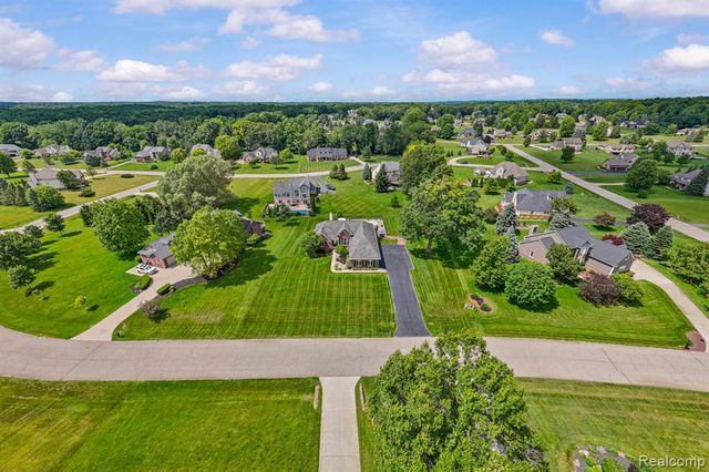 1131 Thorn Ridge Drive, Howell, MI 48843
